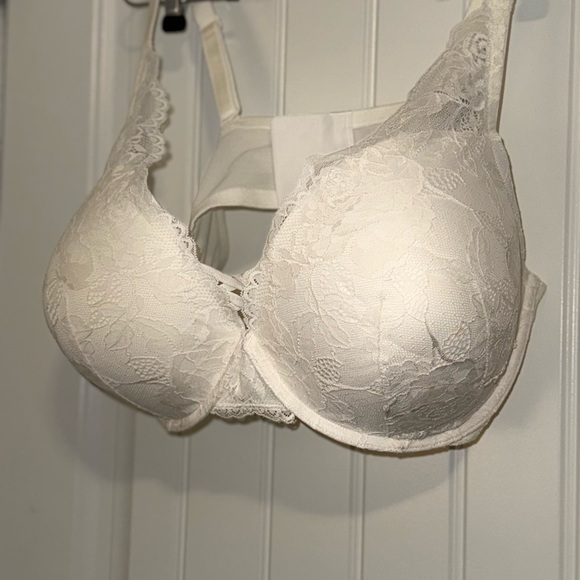 Cream Lace Full-Coverage Bra with Adjustable Straps - Picture 10 of 13